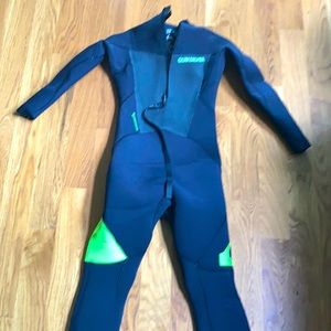 Stay warm ** size 12 youth wetsuit